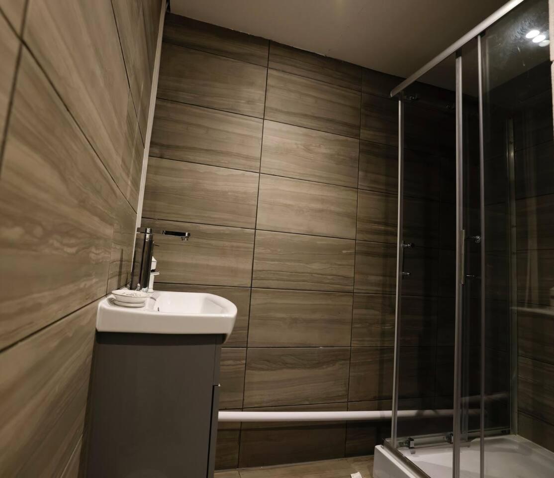 3 Bedroomflat-Free Parking-Wifi-Parking-8People London Exterior photo